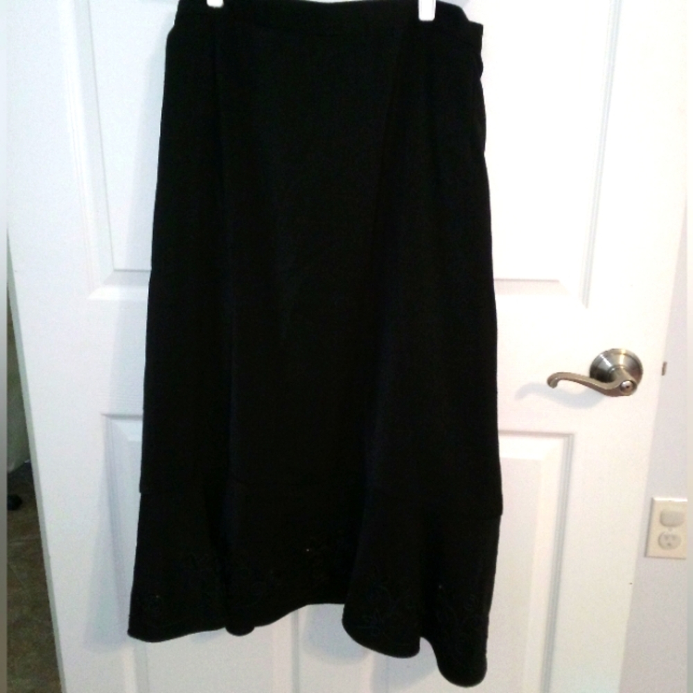 Black skirt size 28w